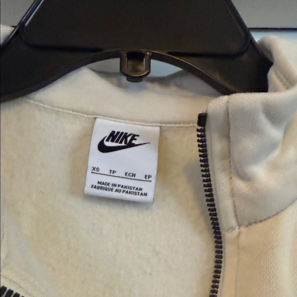 Nike Women's Cream Quarter-Zip Sweatshirt Size XS - Picture 2 of 2